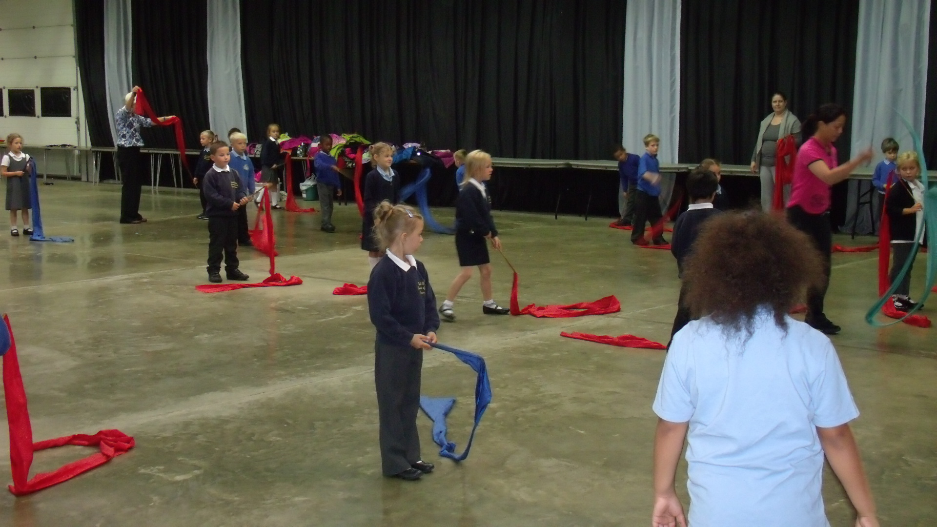 School children learning chinese dancing